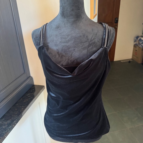 WHITE HOUSE BLACK MARKET NWT BLACK VELVET WOMEN'S SIZE SMALL TOP BRAND NEW! - Picture 1 of 6